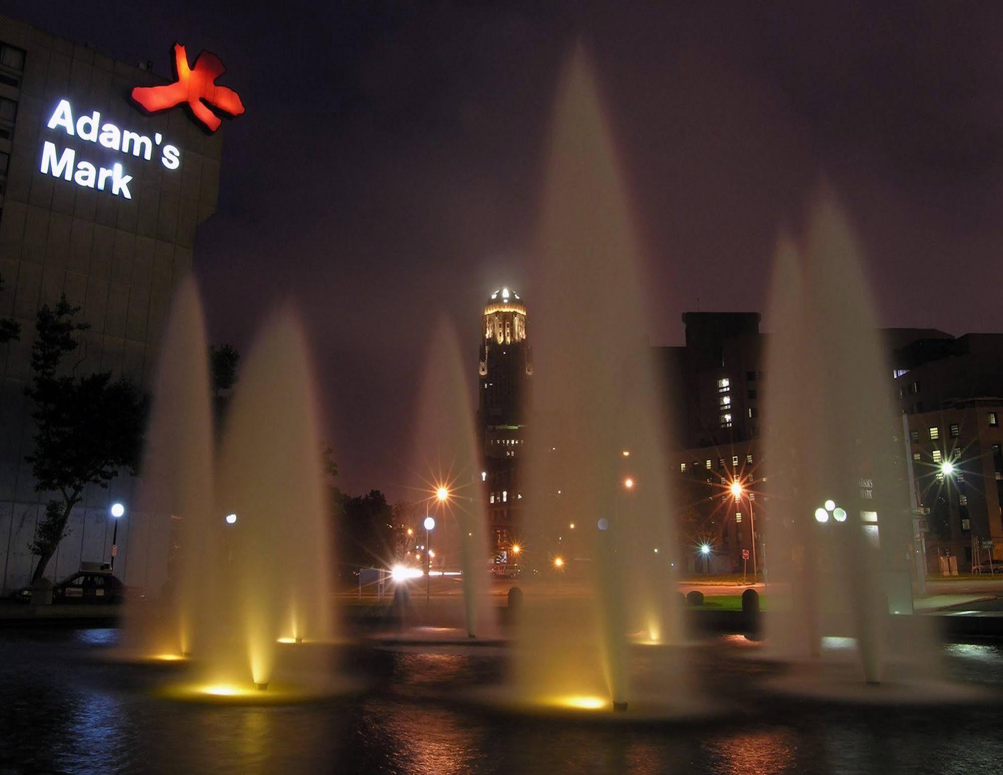 Ramada By Wyndham Buffalo Downtown Exterior foto