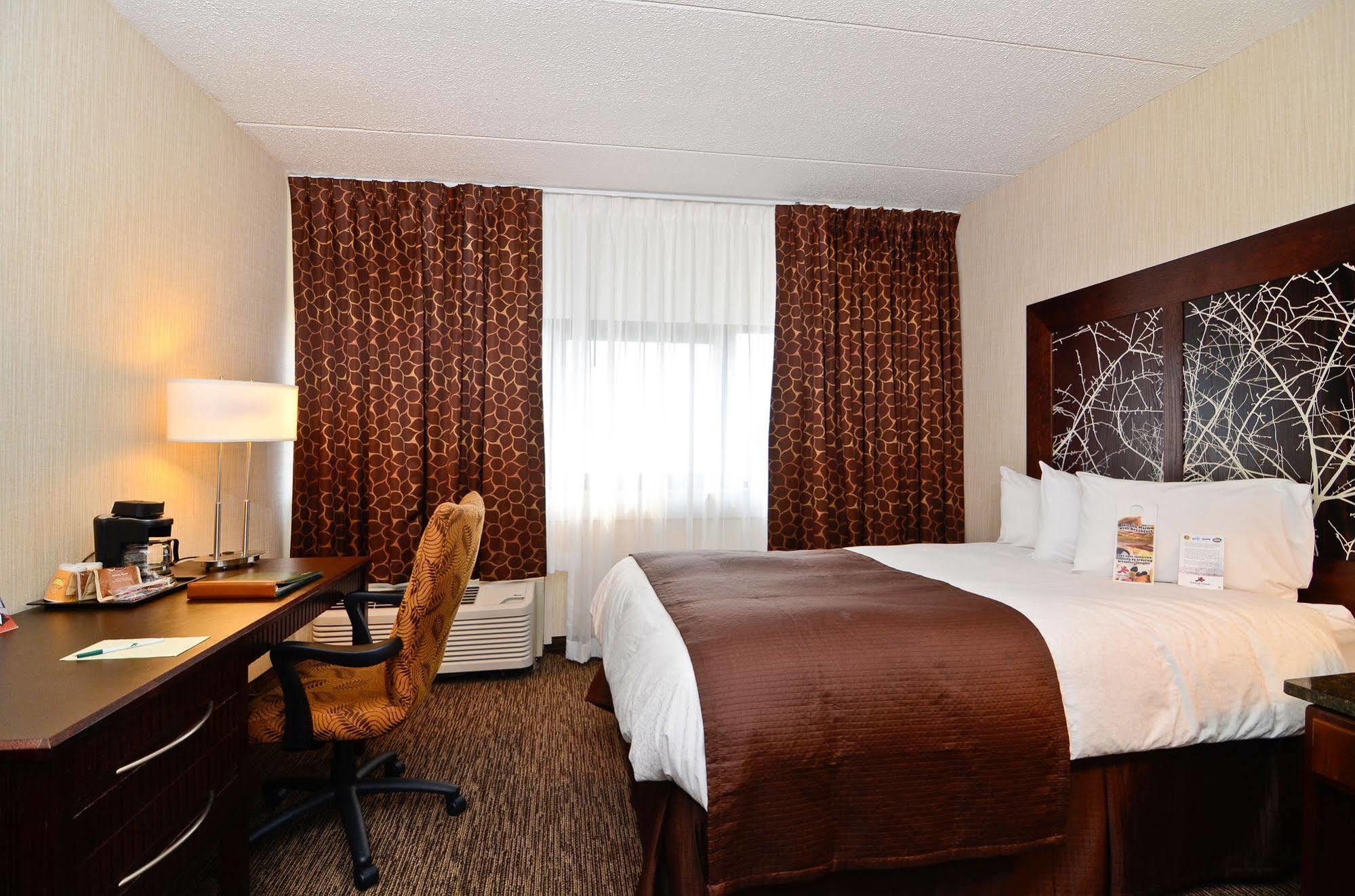 Ramada By Wyndham Buffalo Downtown Exterior foto