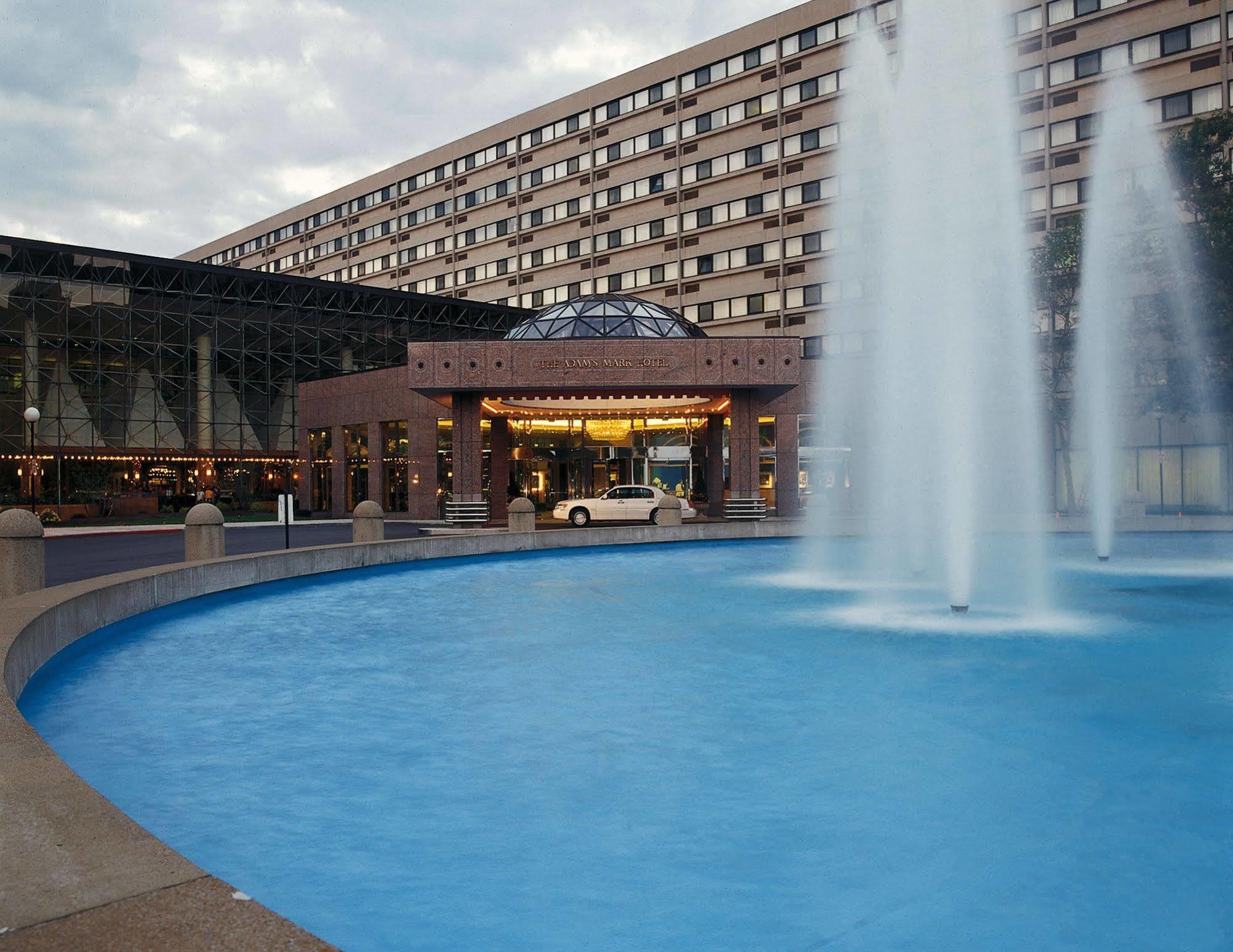 Ramada By Wyndham Buffalo Downtown Exterior foto